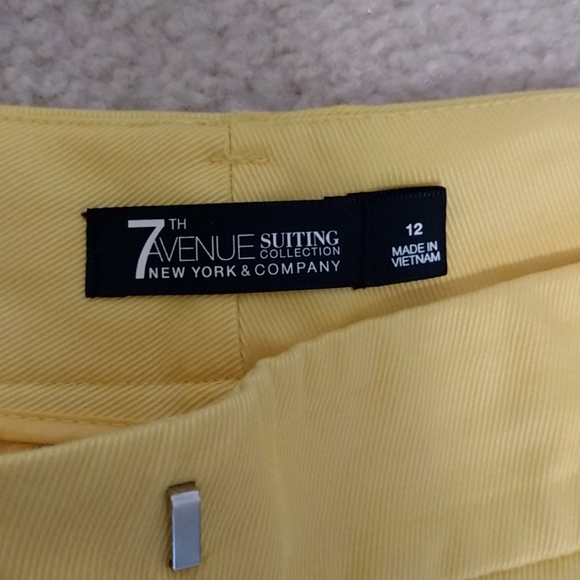 Ladies Capri Pants with Zipper Ankle - Picture 4 of 5